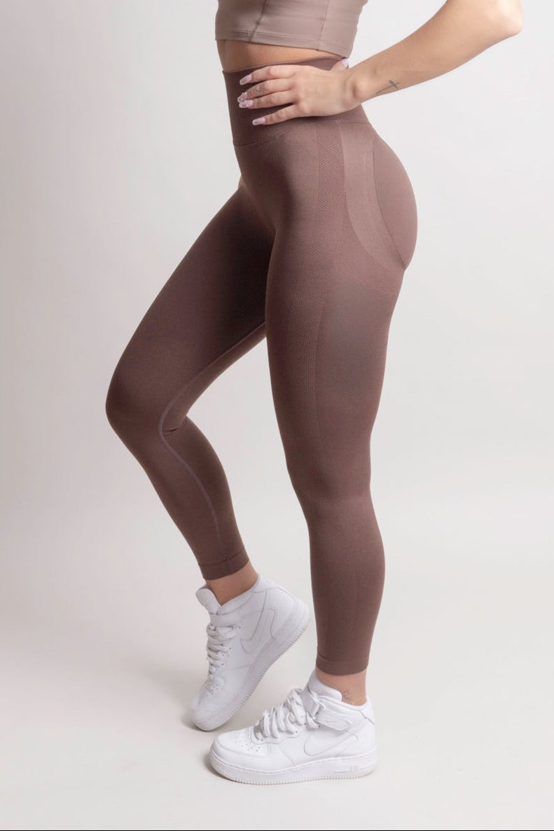 Model wearing NOIR Scrunch Leggings in Mocha Brown, showcasing the flattering scrunch detail and body-hugging fit.