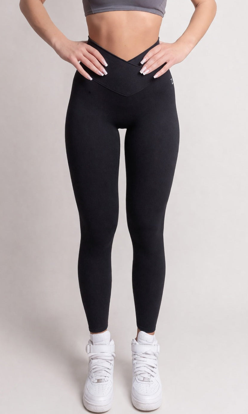 NOIR Vcross performance leggings black displayed on model showcasing their fit and style.