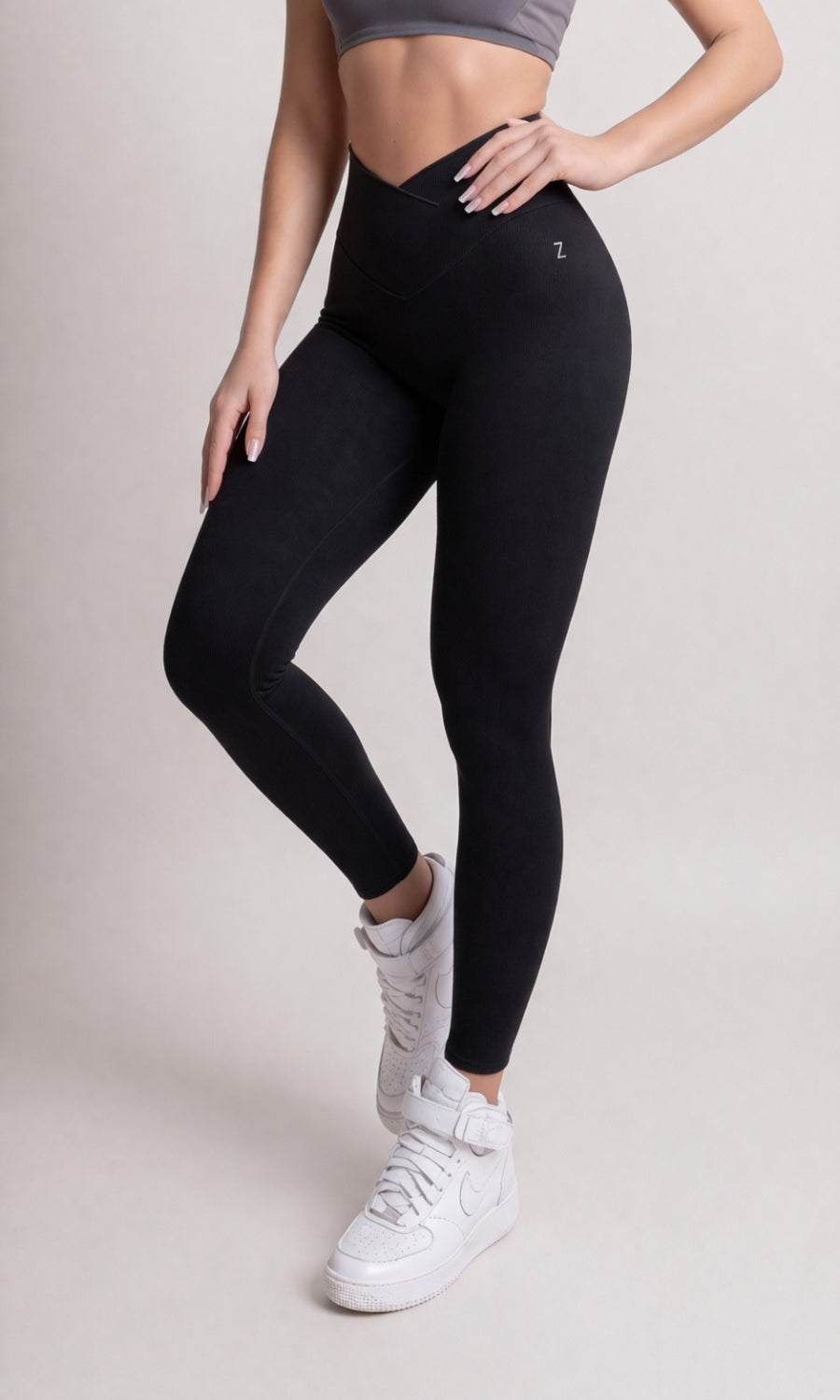 NOIR Vcross performance leggings black displayed on model showcasing their fit and style.