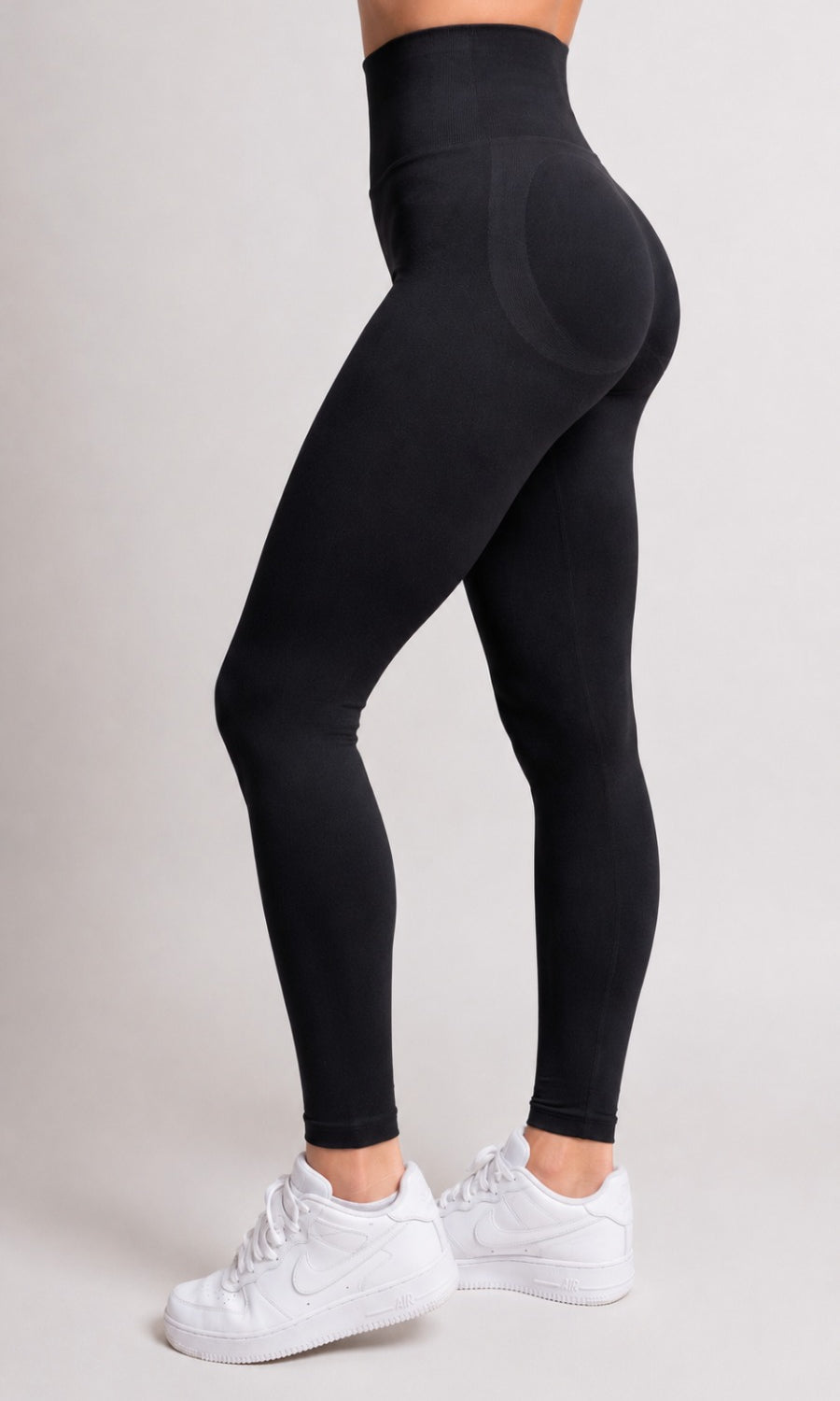 Svarta Scrunch tights till damer från ZANOS APPAREL.
