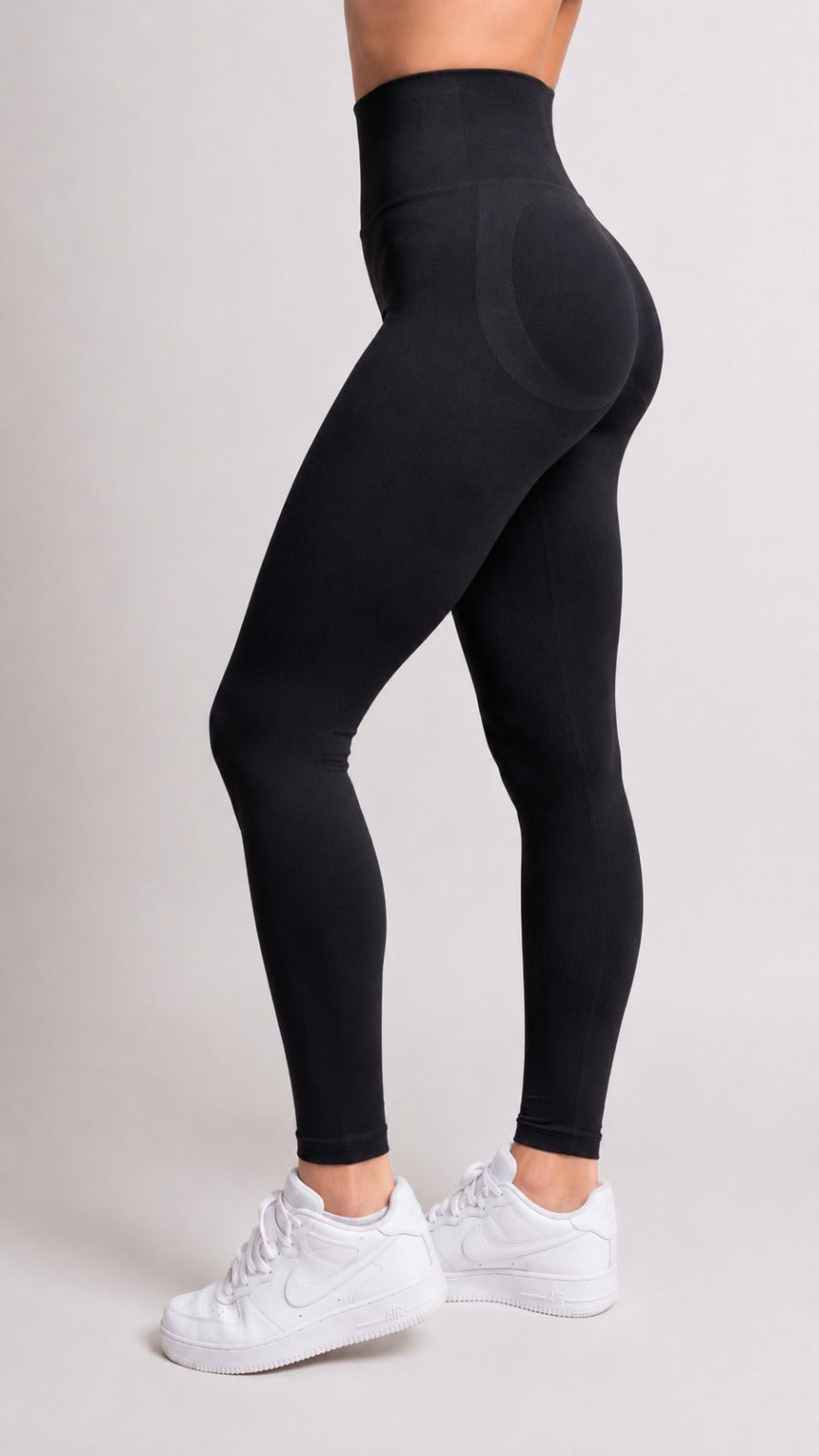 Svarta Scrunch tights till damer från ZANOS APPAREL.