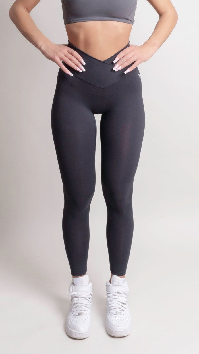 NOIR Vcross performance leggings black displayed on model showcasing their fit and style.