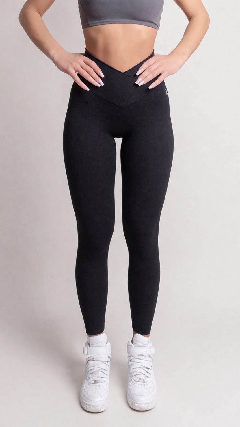 NOIR Vcross performance leggings black displayed on model showcasing their fit and style.
