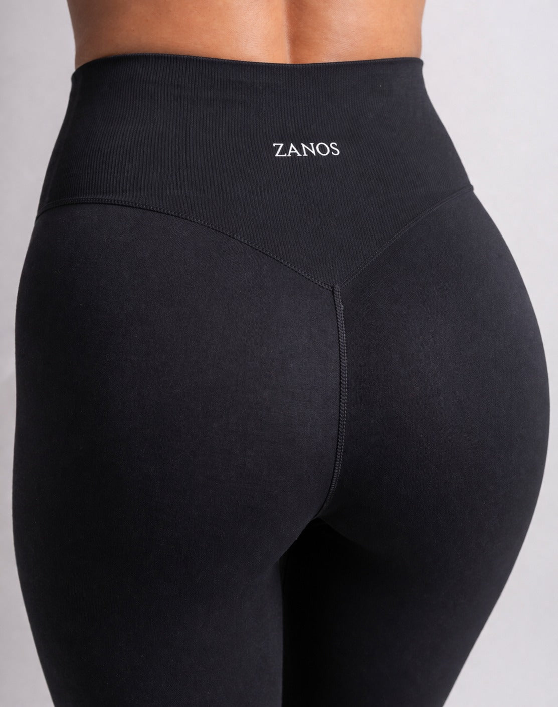 NOIR Vcross performance leggings black displayed on model showcasing their fit and style.